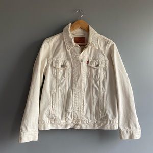 Women’s Levi’s White Denim Jacket Size M